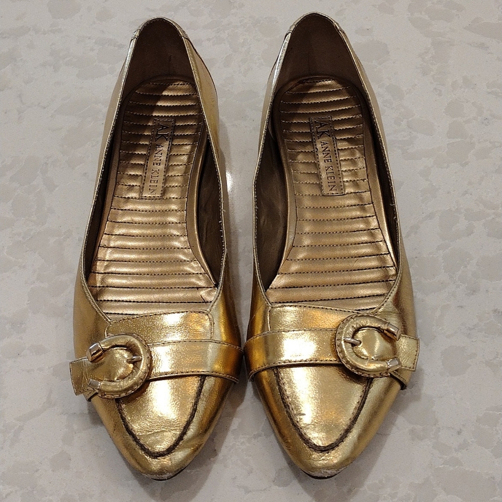 Anne Klein Gold Leather Flat Size 8 Pointed Toe